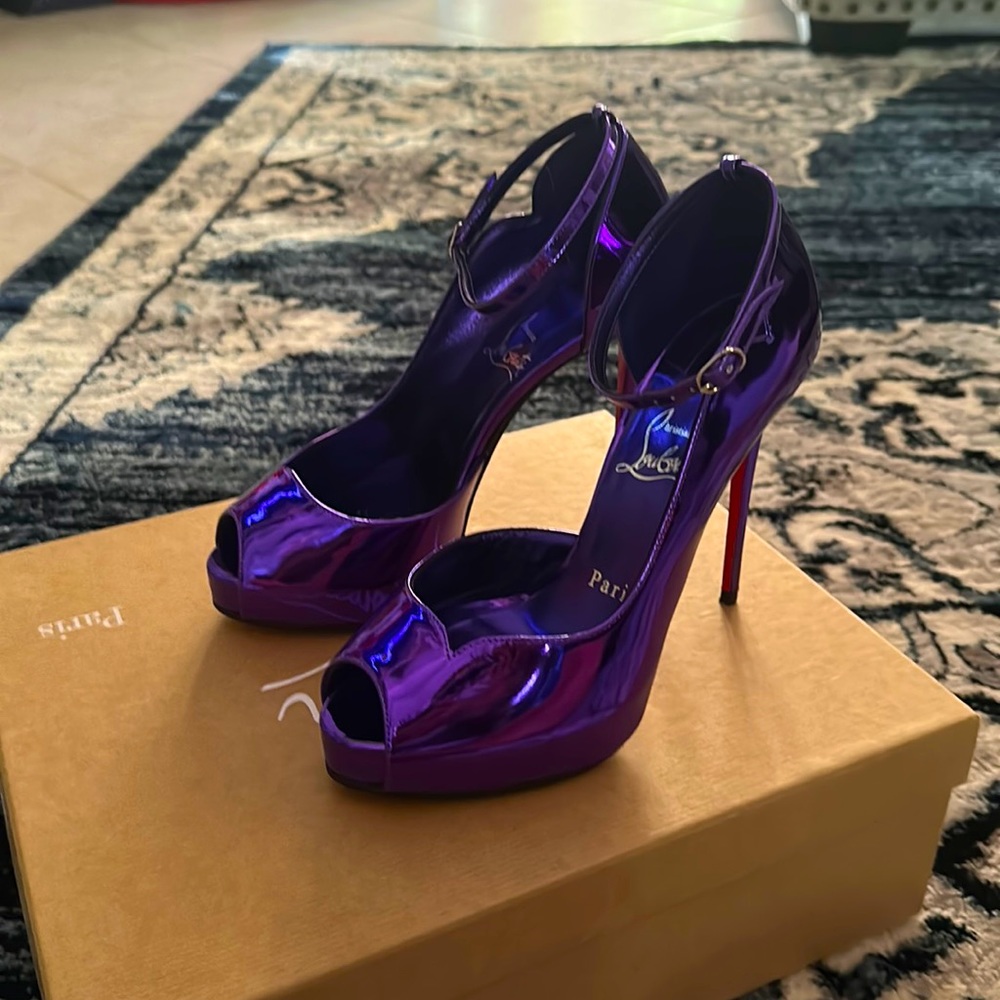 Size 36 barely worn Christian Loubitin. Has protective cover on bottom.